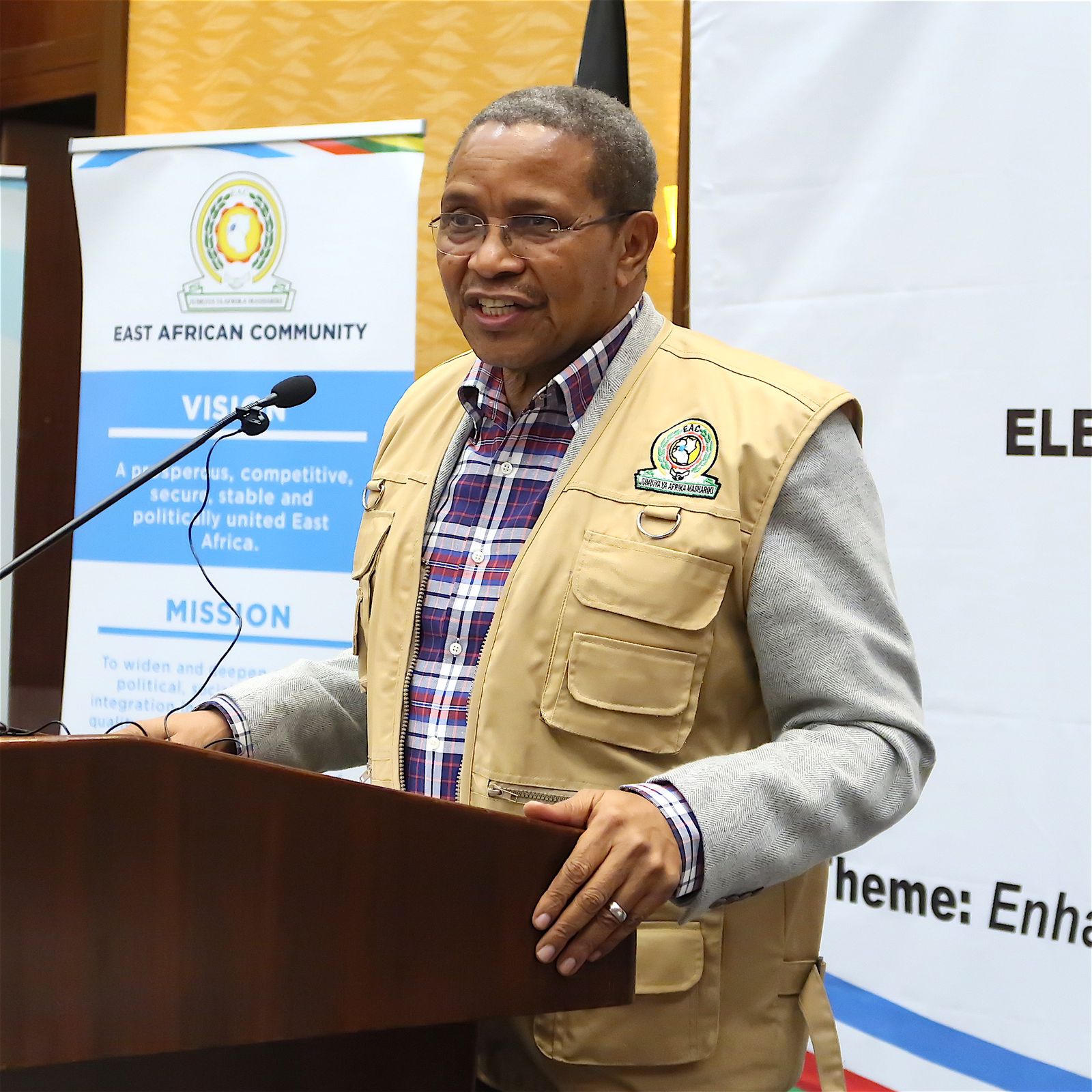 The Head of the EAC Election Observation Mission to Kenya, H.E. Dr. Jakaya Kikwete, addresses a media briefing from mission headquarters shortly before he flagged off 15 EAC Election Observation Teams to the field. 