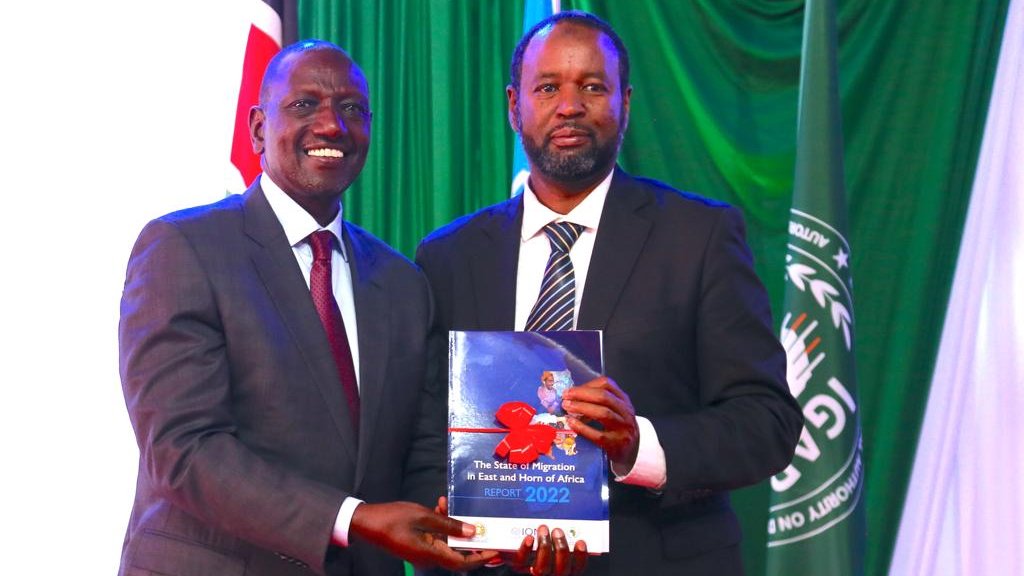  H.E William Samoei Ruto and Mr. Mohammed Abdiker, Regional Director, IOM Regional Office for East and Horn of Africa display the State of Migration Report 