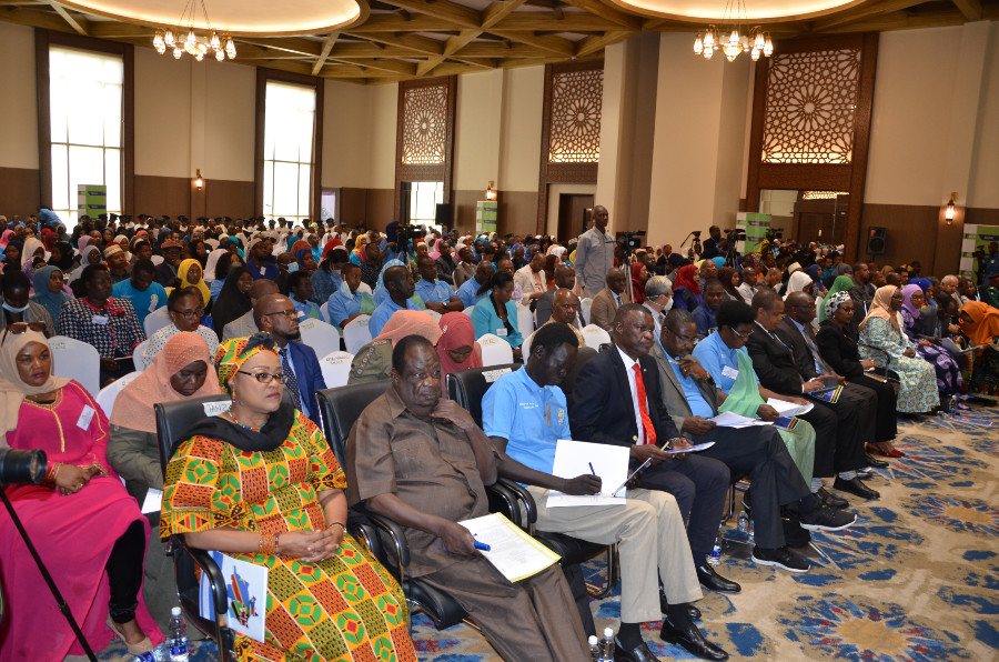 Baadhi ya Washiriki wa maadhimisho ya Kiswahili Zanzibar wakifuatilia mkutano 