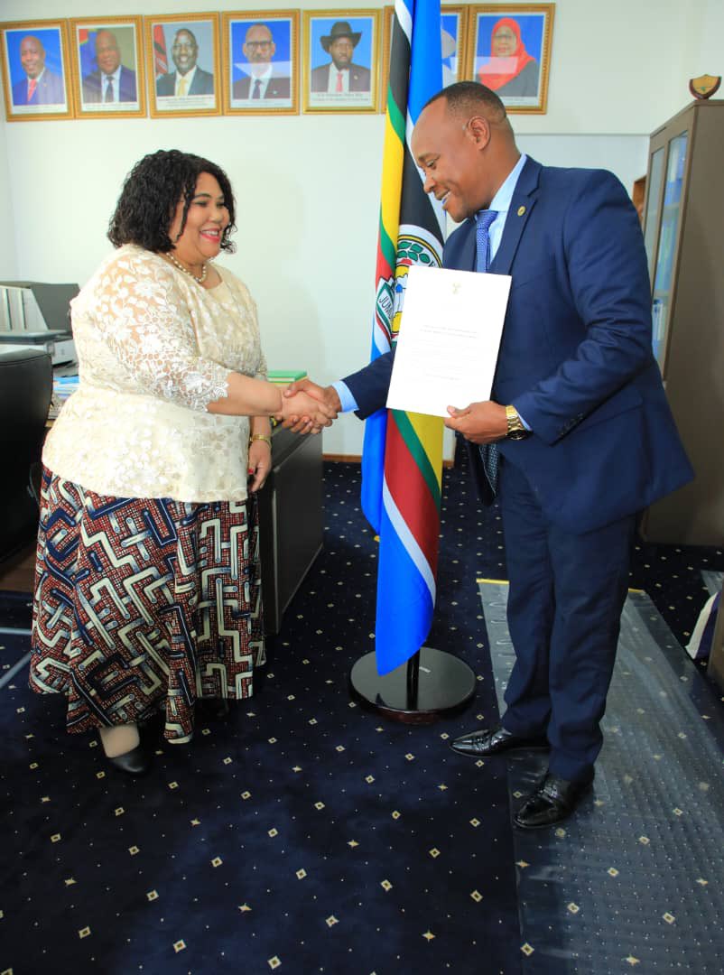 South Africa’s High Commissioner to Tanzania and the EAC, H.E Noluthando Mayende-Malepe, presents her letter of credence to EAC Secretary General Hon (Dr.) Peter Mathuki.