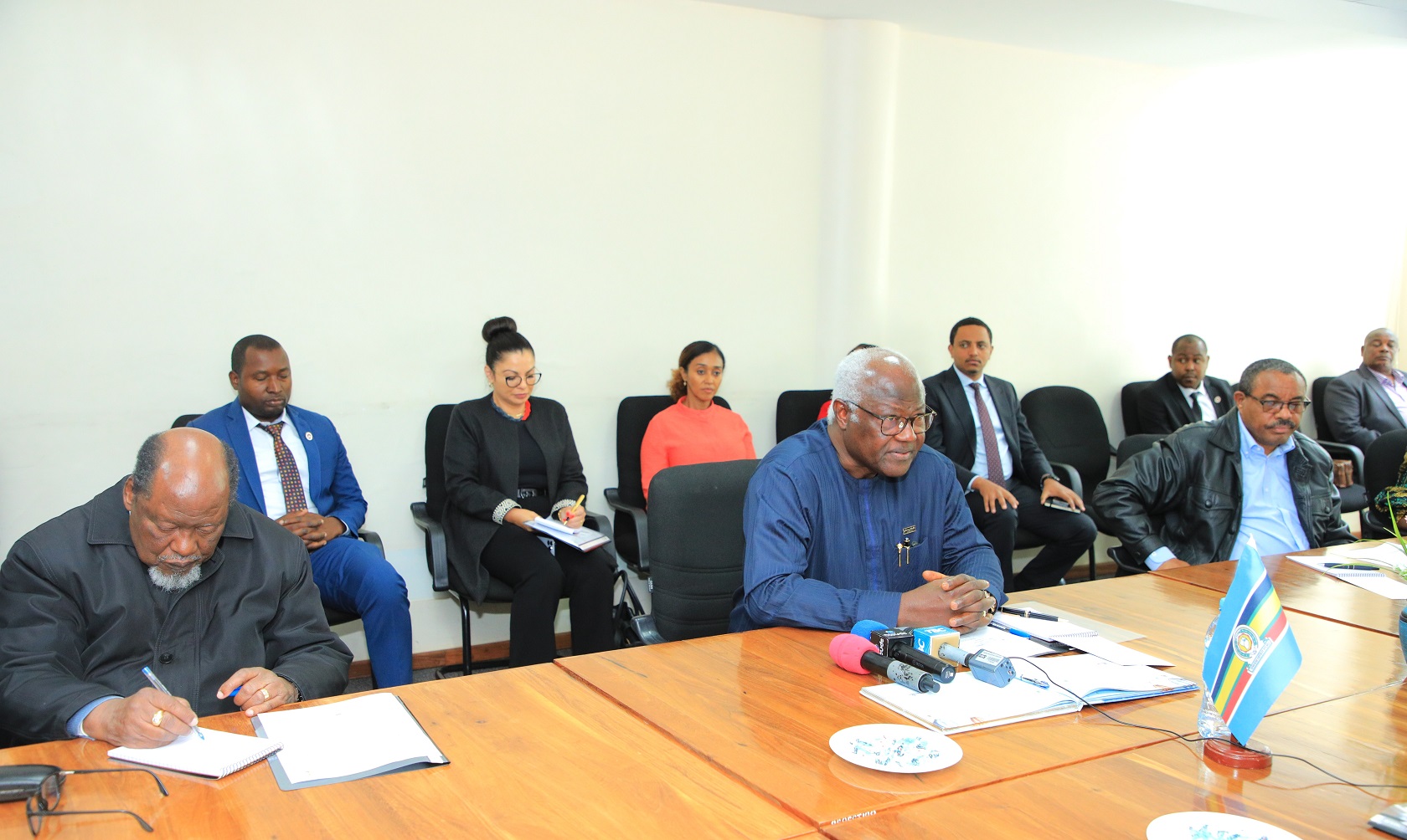 The former President of Sierra Leone, Ernest Bai Koroma (centre) giving his remarks as he led a delegation during a visit to the EAC Headquarters. With H.E. Koroma are the former President of Mozambique, Joaquim Alberto Chissano (left) and the former Prime Minister of Ethiopia, H.E. Hailemariam Desalegn.