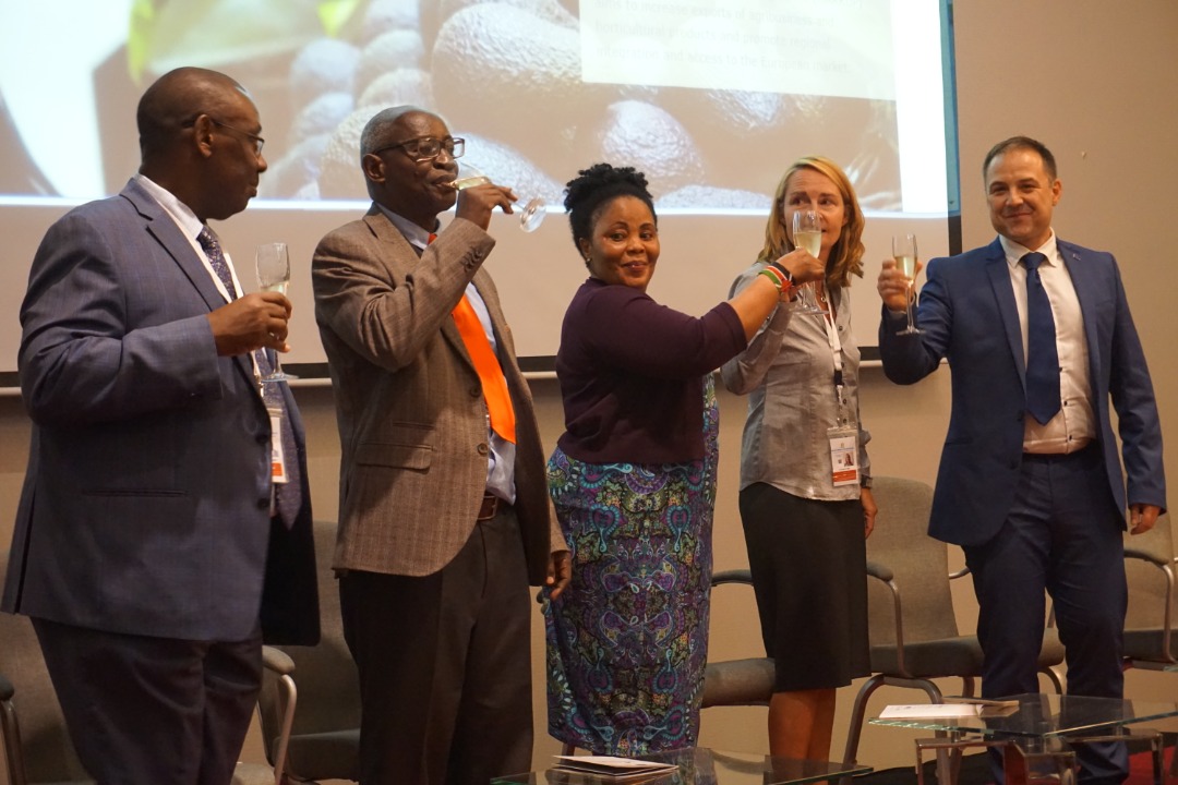 Kenya’s EAC Affairs Principal Secretary, Dr. Margret Mwakima (centre), and her Burundian counterpart Amb. Jean Rigi (second left) toast to the launch of the EU-EAC MARKUP website. Also in the photo are (from left) the EAC Director General Customs and Trade, Mr. Kenneth Bagamuhunda, GIZ Programme Manager, Dr. Kirsten Focken and Mr. Jocelin Cornet, the Team Leader-Regional Cooperation at the EU Delegation in Tanzania.