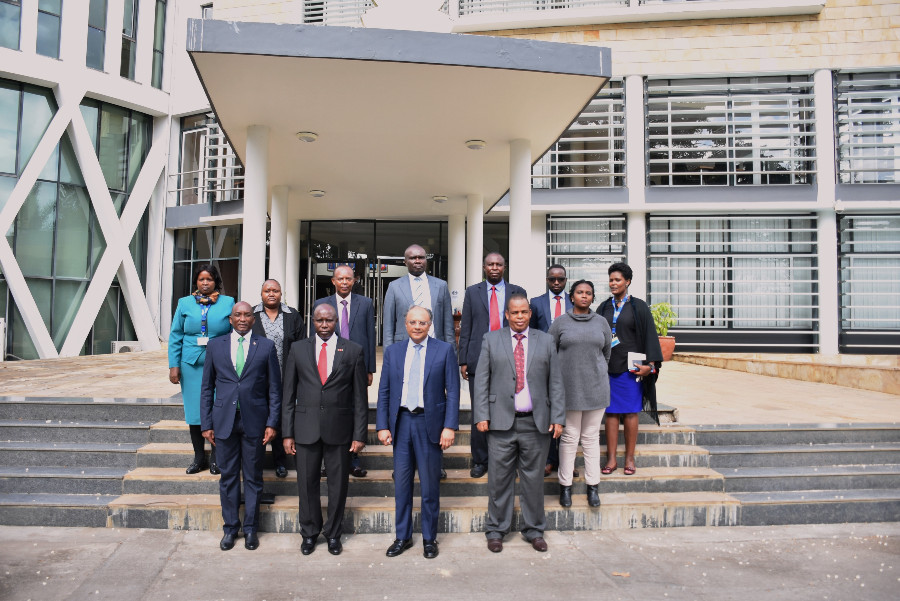 Group photo of Kenyan EAC Principal Secretary Kevit Desai (front 3rd) with the Judge President (2nd front) & Principal Judge (front right) and the delegation & staff of the Court.