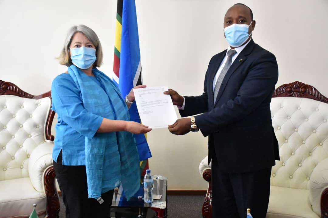 EAC Secretary General Hon. (Dr.) Peter Mathuki receives credentials from the Irish Ambassador, H.E. Mary O'Neil at EAC Headquarters in Arusha, Tanzania. 
