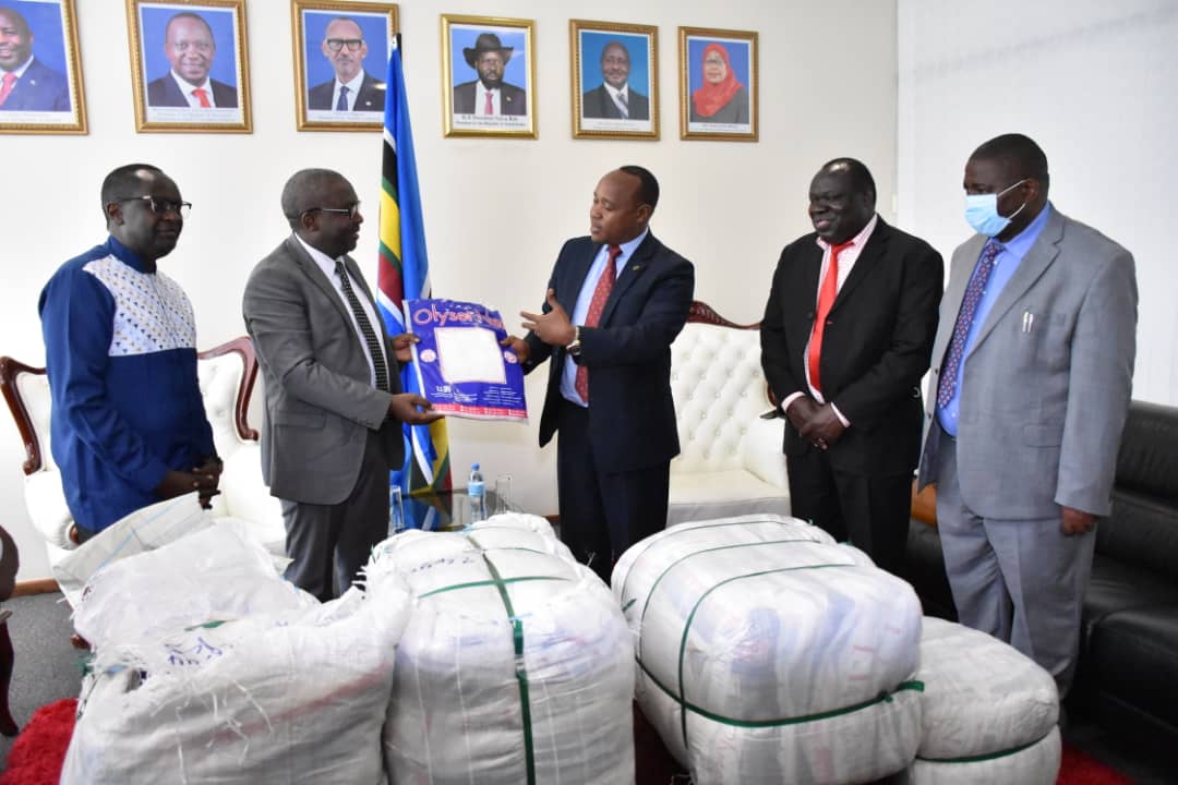  EAC Secretary General Hon. (Dr.) Peter Mathuki (third right) presents a mosquito net to Arusha Regional Commissioner John V. K. Mongella at the EAC Headquarters. Looking on are (from left) East African Legislative Assembly Speaker, Hon. Ngoga Martin, EAC Deputy Secretary General in charge of Productive and Social Sectors, Hon. Christophe Bazivamo, and the EAC DSG in charge of Planning and Infrastructure, Eng. Steven Mlote.