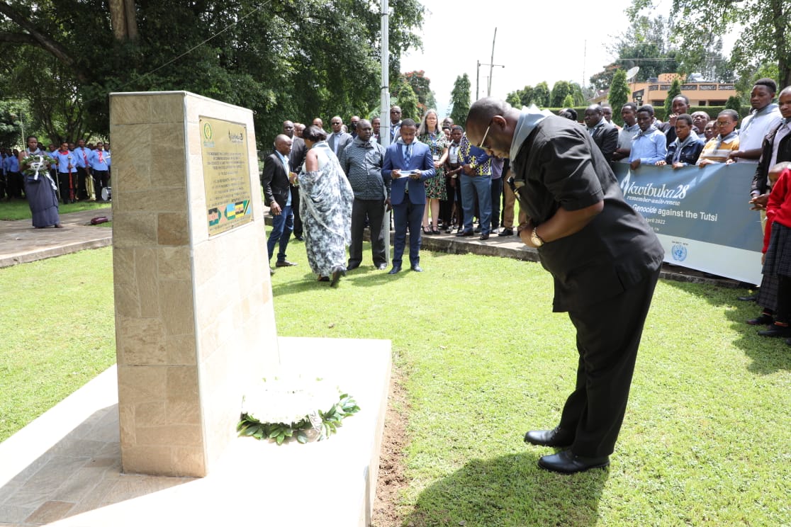 Arusha District Commissioner, Mr. Saidi Mtanda lays a wreath at the Commemoration monument of the 1994 Genocide Against the Tusti in Rwanda at the EAC Headquarters gardens